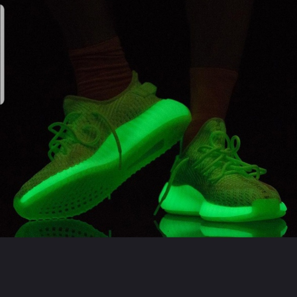 Tennis shoes - Picture 3 of 4
